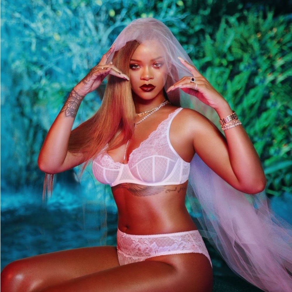 Savage X Fenty NWT Geo Mesh Bra. 32C. Cherry Blossom.